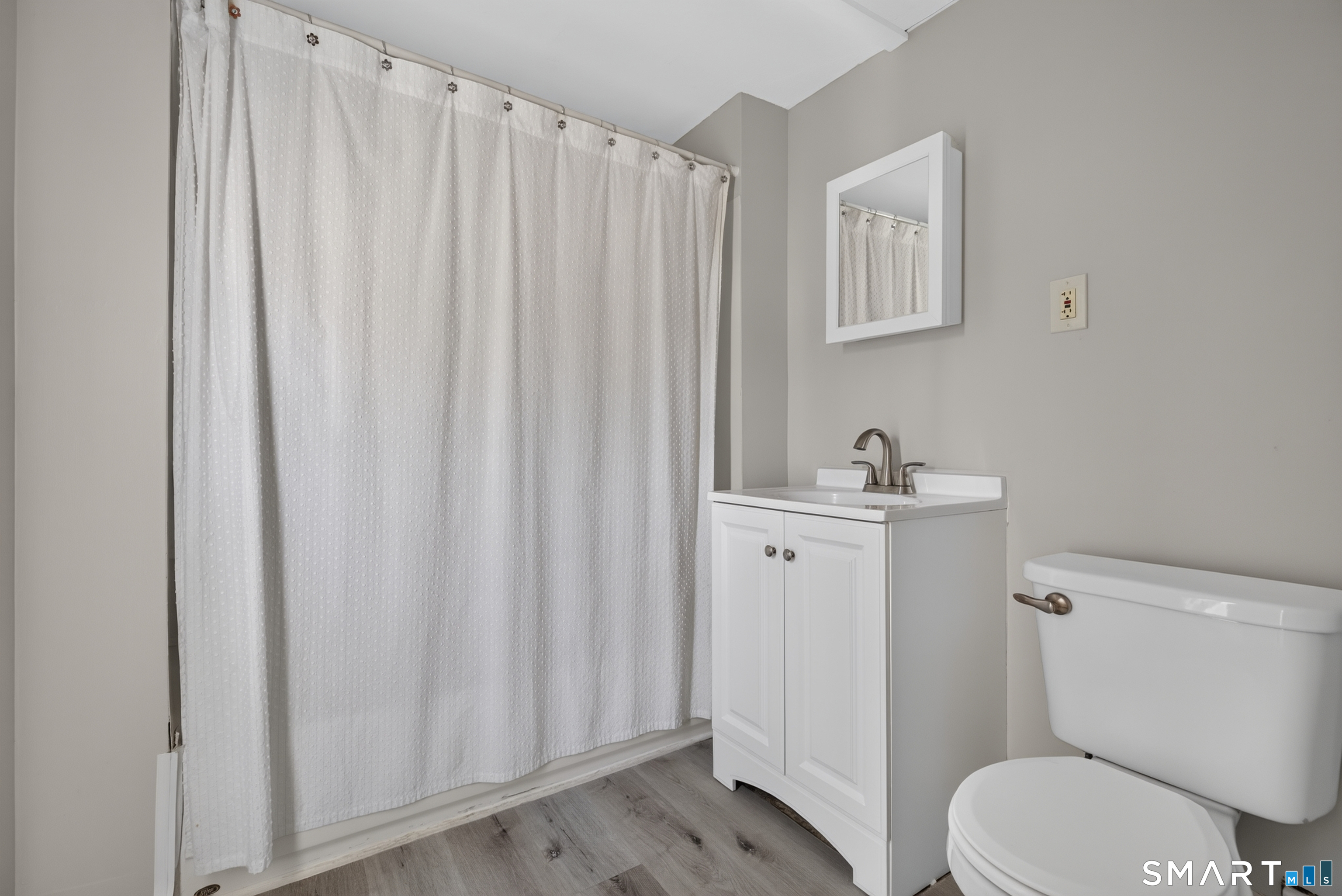 511 Thompson Avenue East Haven CT 06512