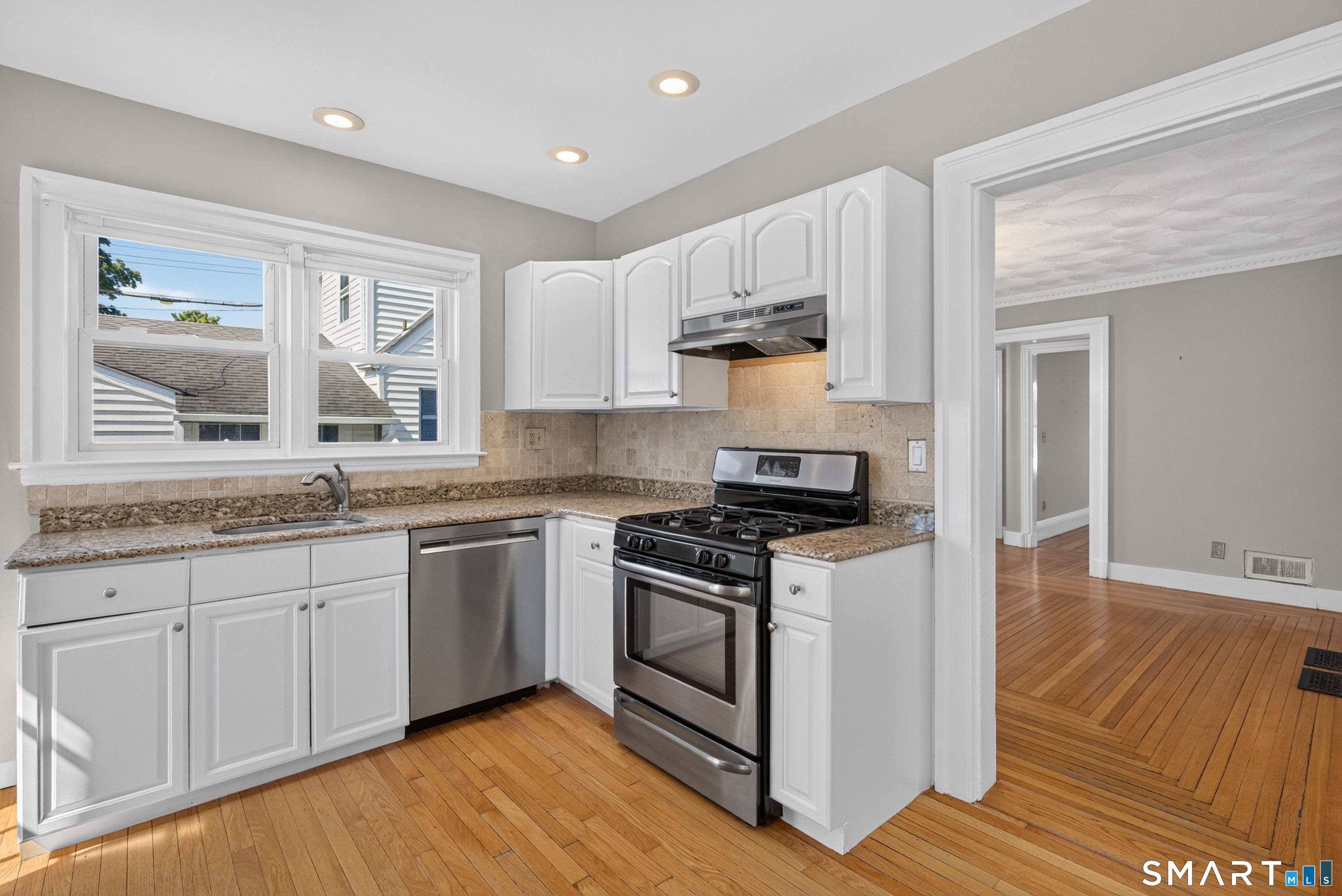 511 Thompson Avenue East Haven CT 06512