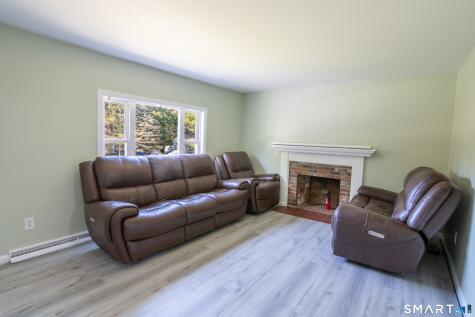 27 New York Road Montville CT 06370