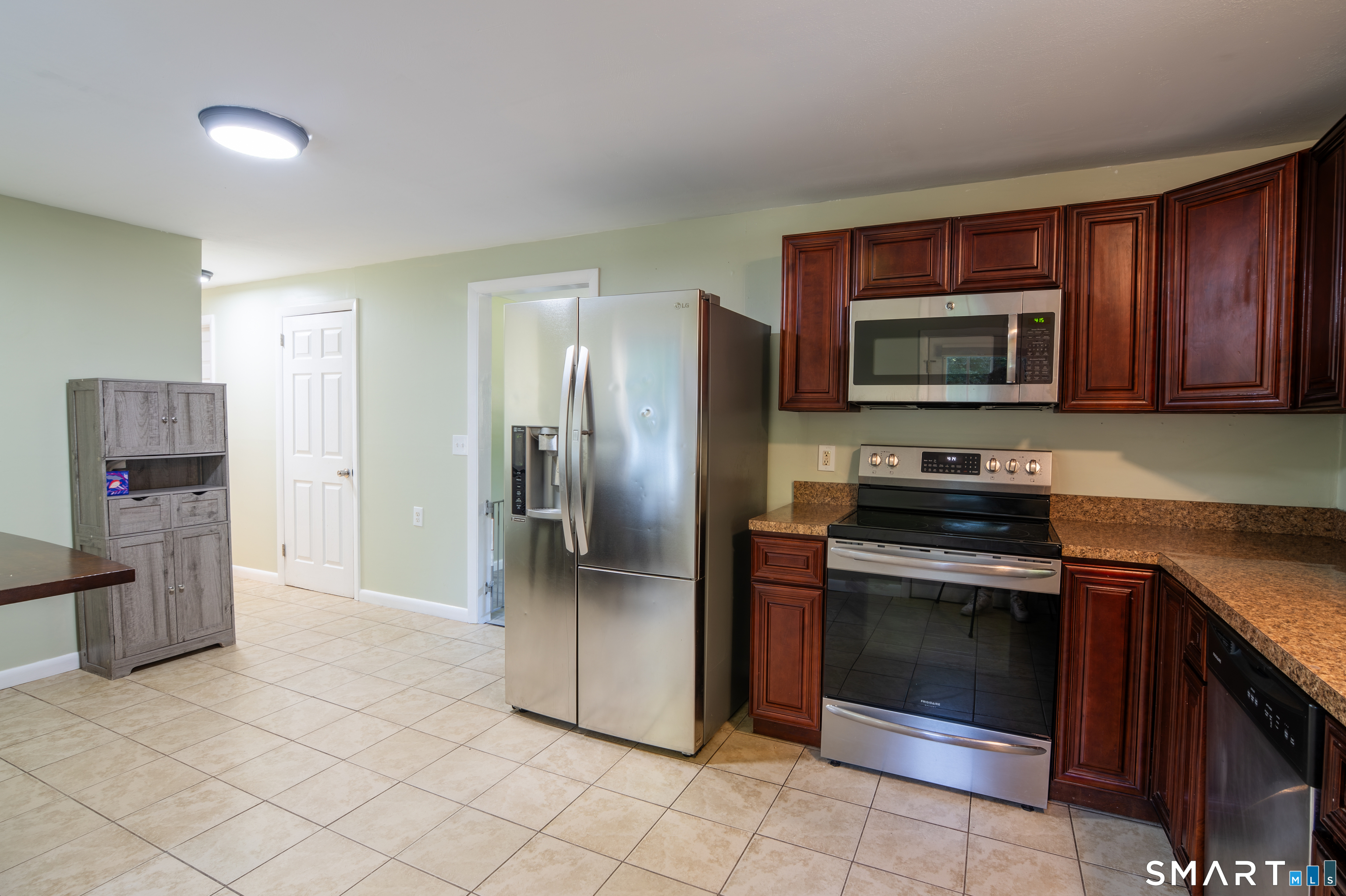 27 New York Road Montville CT 06370