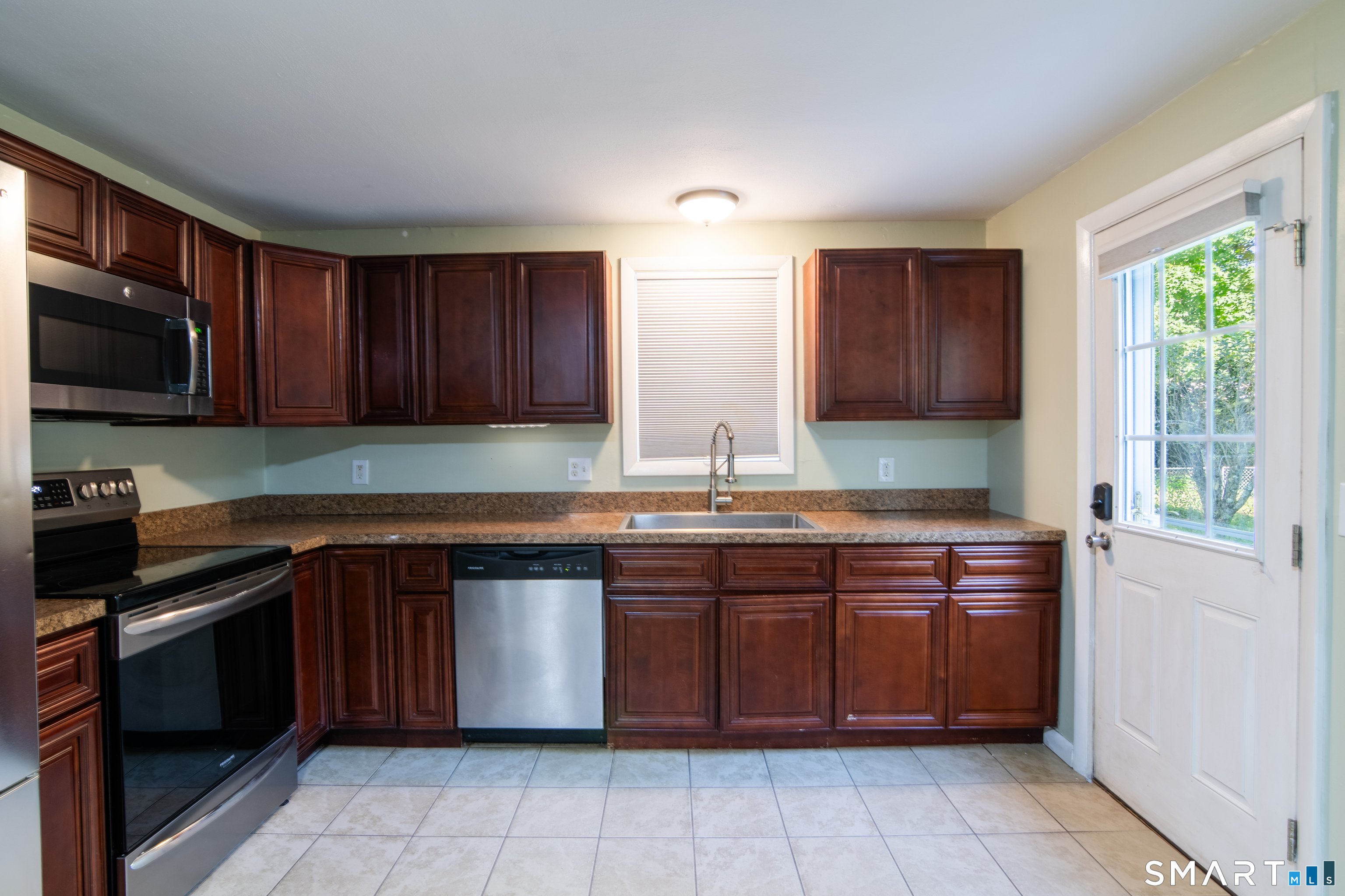 27 New York Road Montville CT 06370