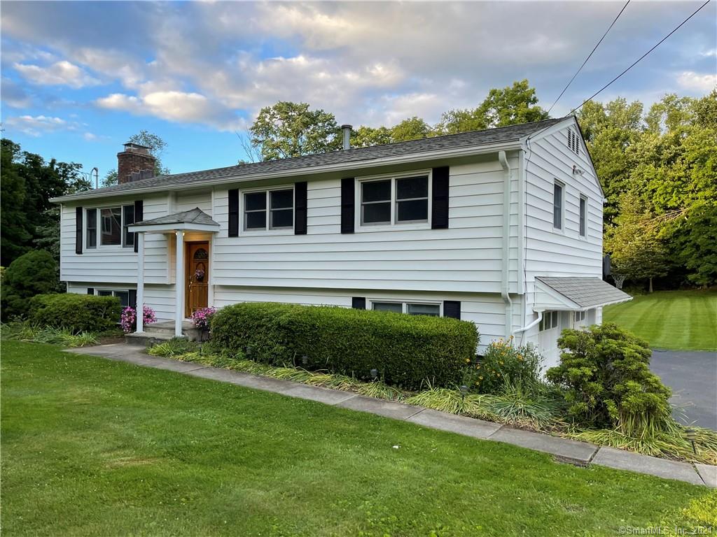 14 Diamond Drive Newtown CT 06470