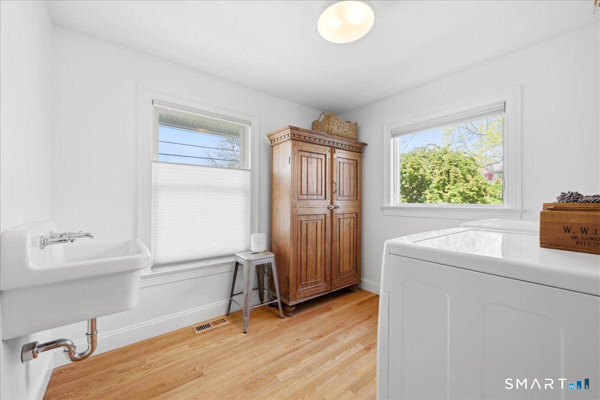 93 Pearl Street Groton CT 06340