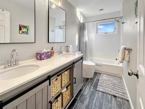 276 Niantic River Road Waterford CT 06385