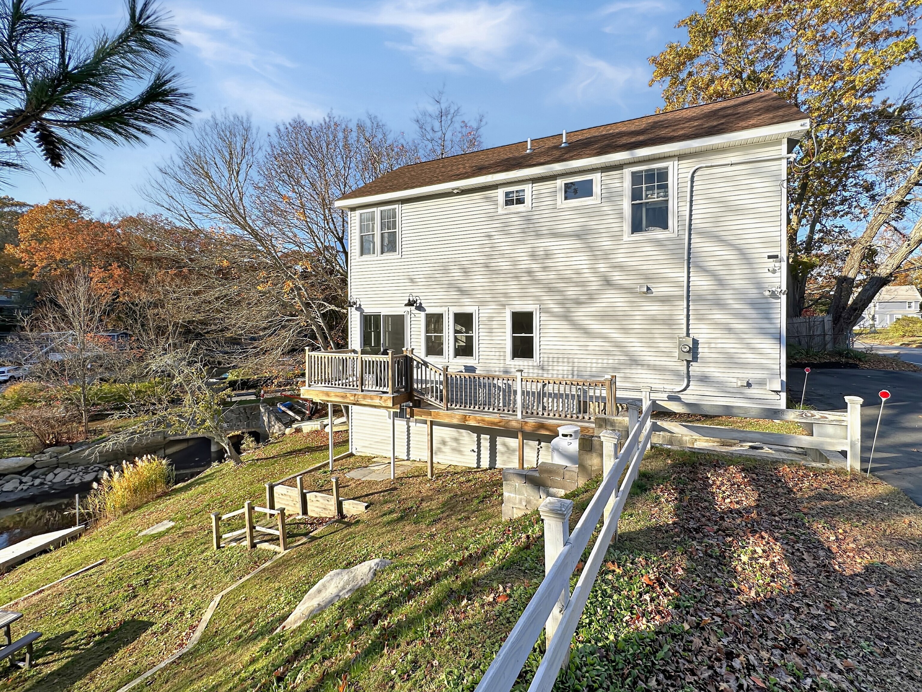 276 Niantic River Road Waterford CT 06385