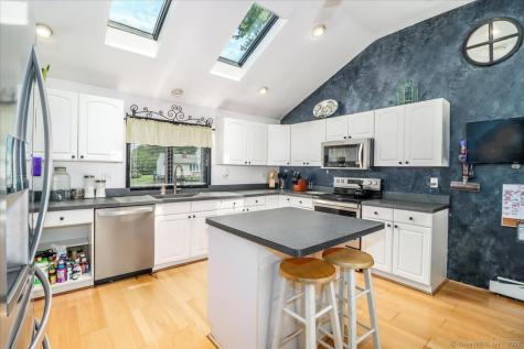 22 Woodview Drive Brookfield CT 06804