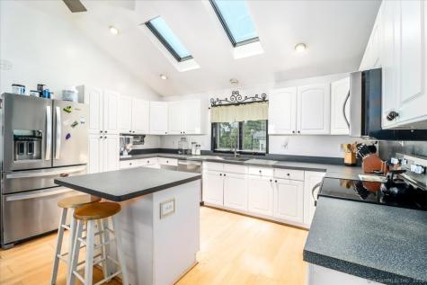 22 Woodview Drive Brookfield CT 06804