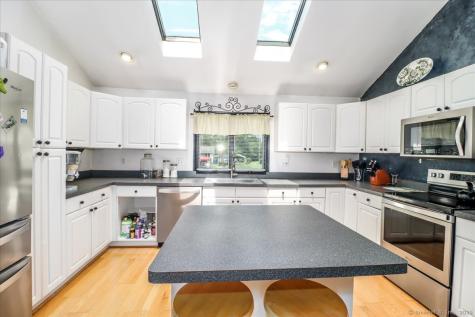 22 Woodview Drive Brookfield CT 06804