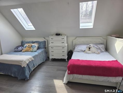 18 North Lake Shore Drive Brookfield CT 06804