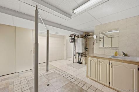 228 Reservoir Road Newington CT 06111