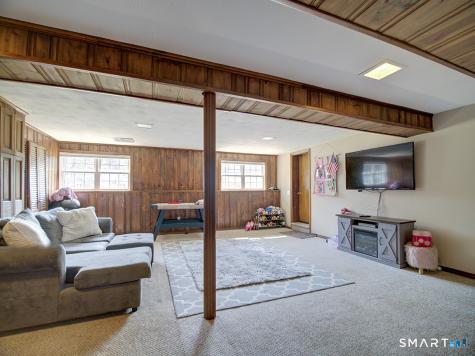 34 Roberta Road North Haven CT 06473