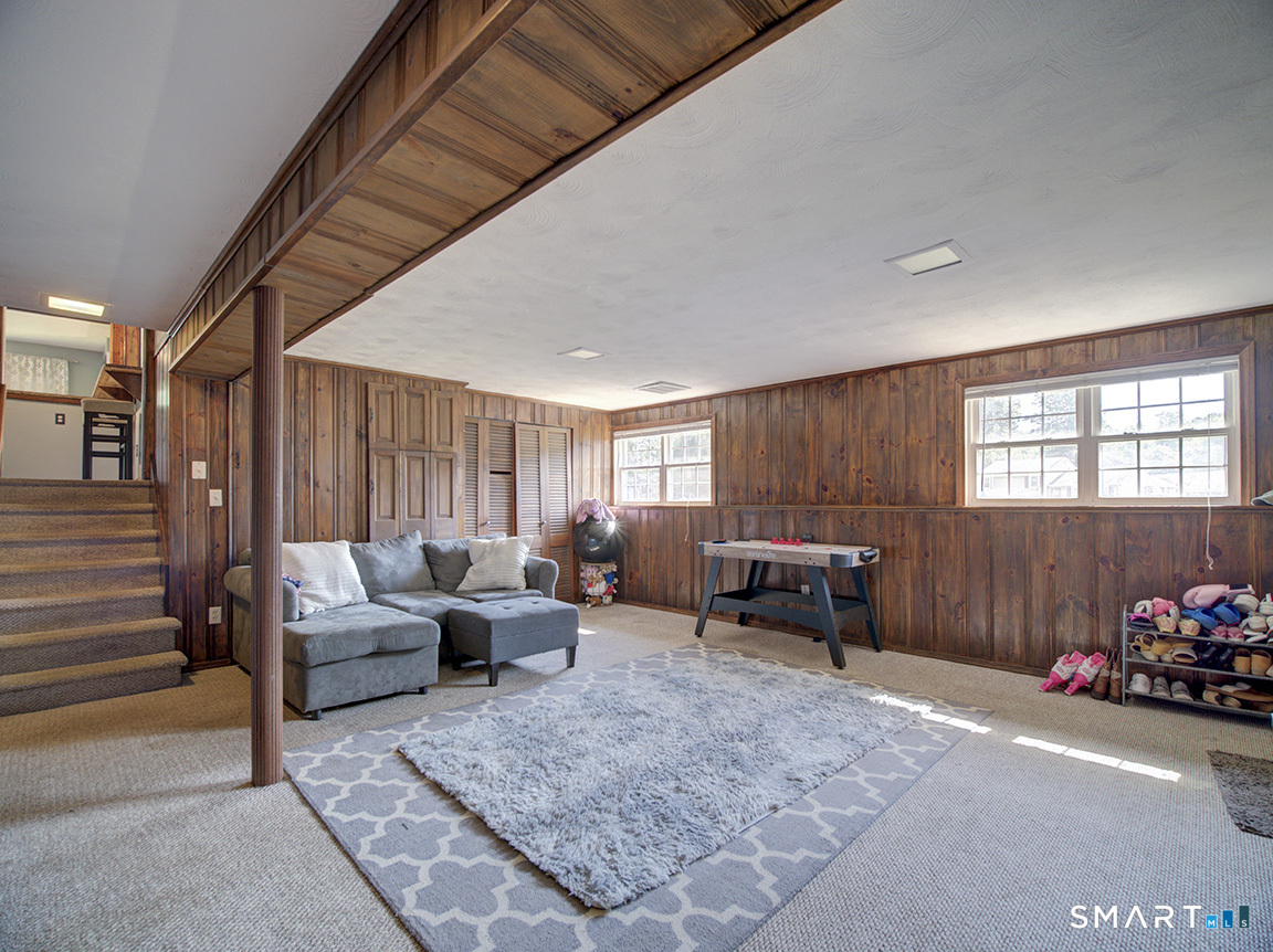 34 Roberta Road North Haven CT 06473