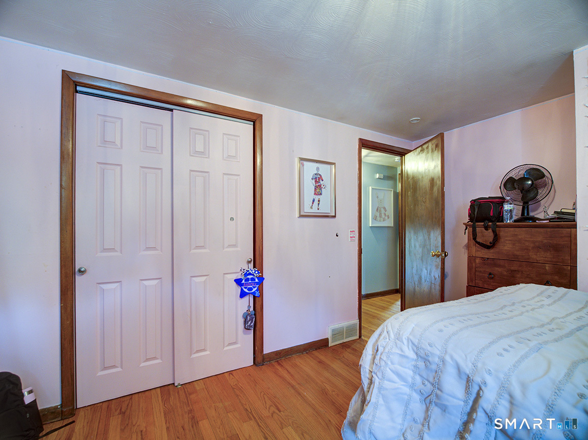 34 Roberta Road North Haven CT 06473