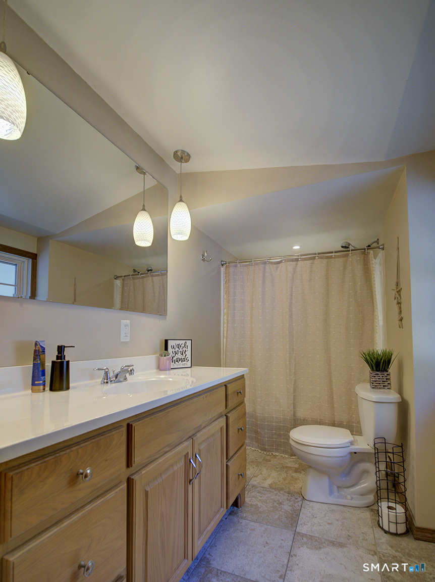 34 Roberta Road North Haven CT 06473