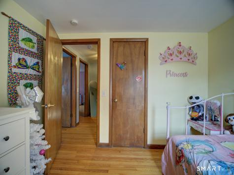 34 Roberta Road North Haven CT 06473
