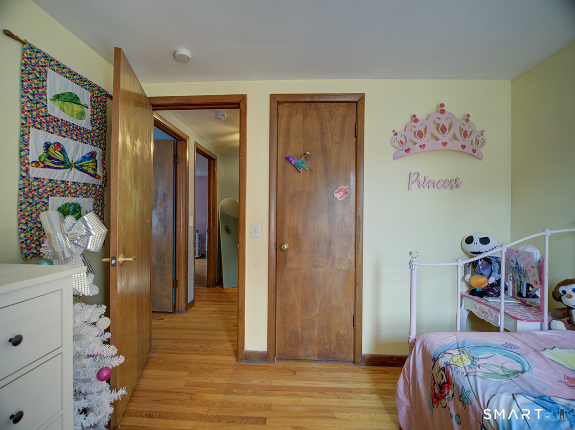 34 Roberta Road North Haven CT 06473