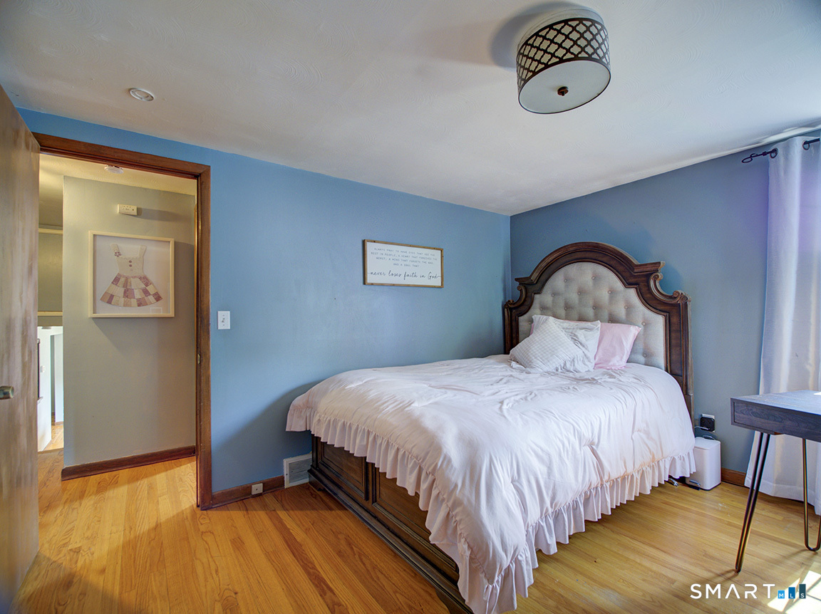 34 Roberta Road North Haven CT 06473
