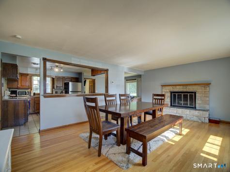 34 Roberta Road North Haven CT 06473