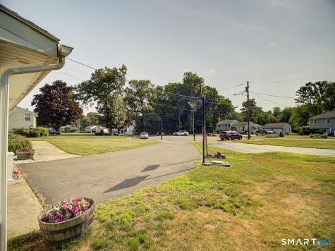 34 Roberta Road North Haven CT 06473