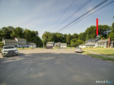 34 Roberta Road North Haven CT 06473