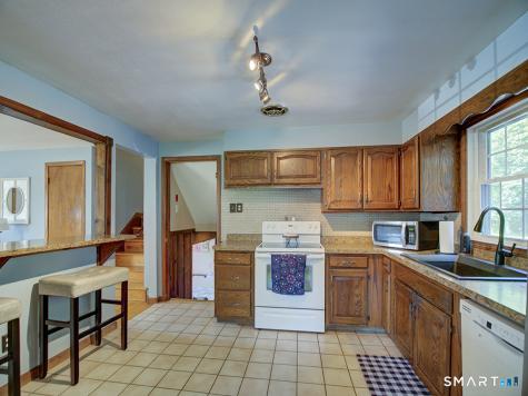 34 Roberta Road North Haven CT 06473