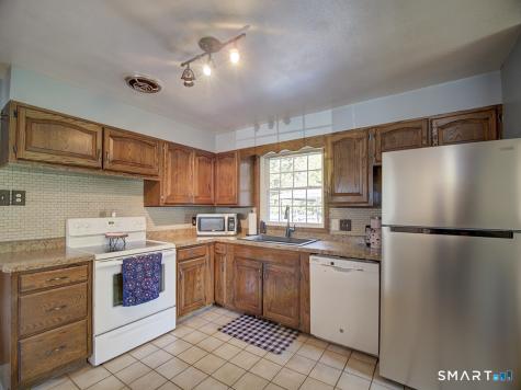 34 Roberta Road North Haven CT 06473