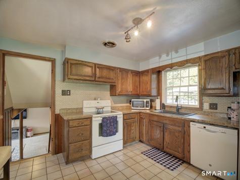 34 Roberta Road North Haven CT 06473