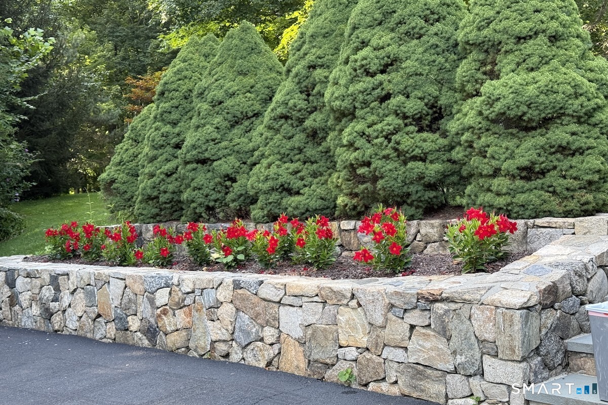 3 Hawthorne Hill Road Newtown CT 06470