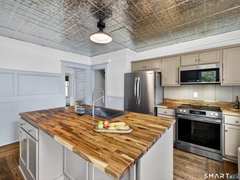 10 Goldberg Avenue Norwich CT 06360