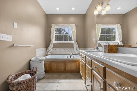 16 Larkey Road Oxford CT 06478