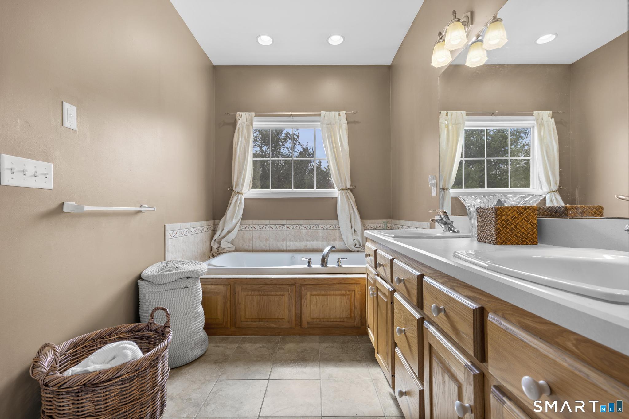 16 Larkey Road Oxford CT 06478