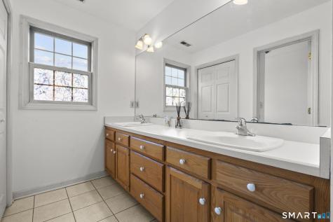 16 Larkey Road Oxford CT 06478