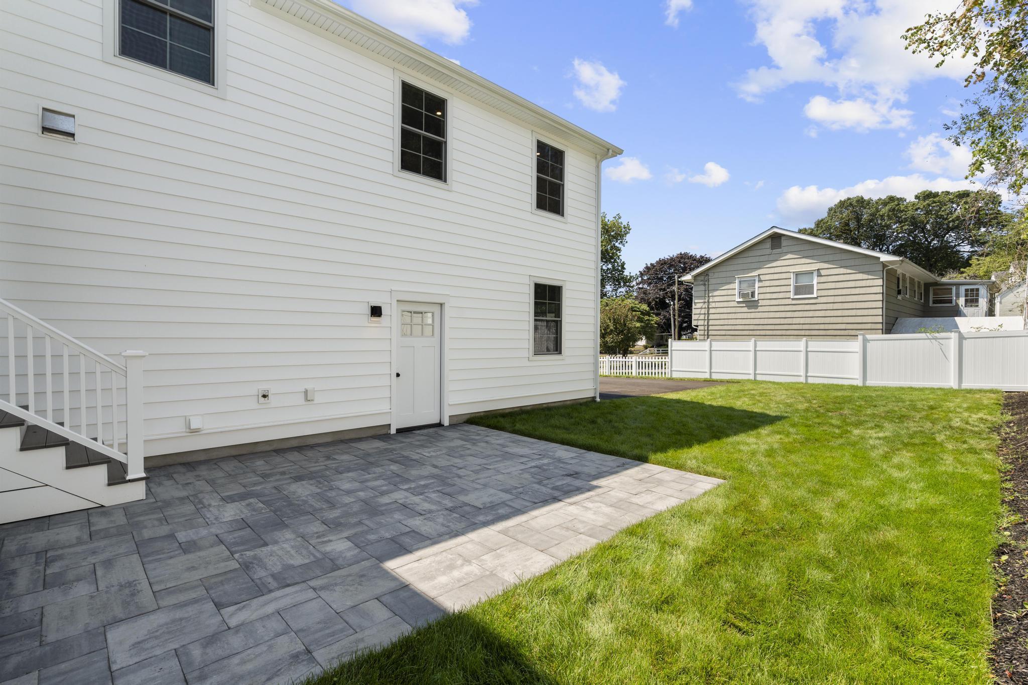 15 Barton Road Fairfield CT 06824