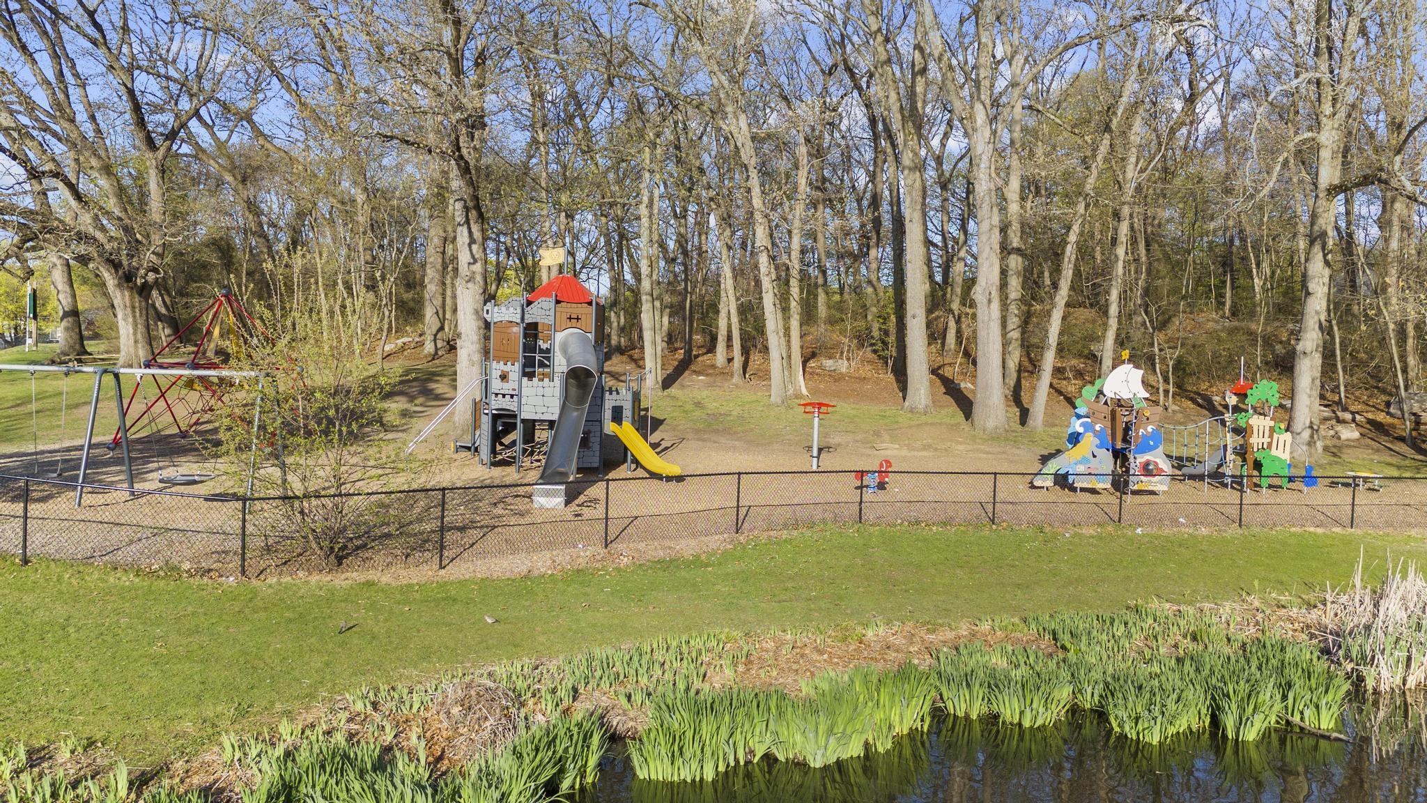 15 Barton Road Fairfield CT 06824