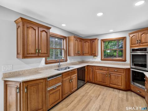 44 Inchcliffe Drive Ledyard CT 06335