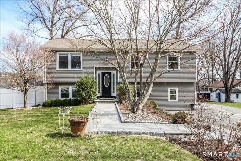 3 Ken Oaks Drive Danbury CT 06810