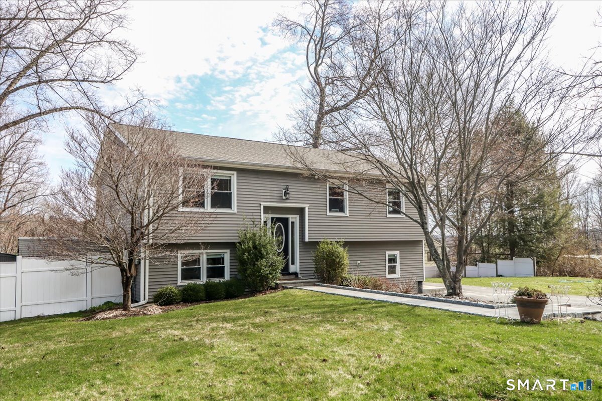 3 Ken Oaks Drive Danbury CT 06810