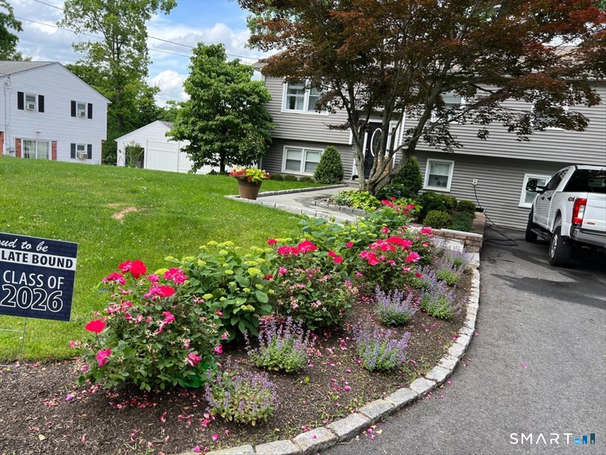 3 Ken Oaks Drive Danbury CT 06810