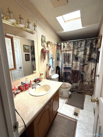 1042 Poquonnock Road Groton CT 06340