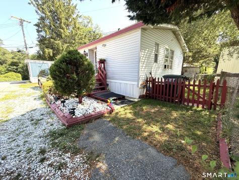 1042 Poquonnock Road Groton CT 06340