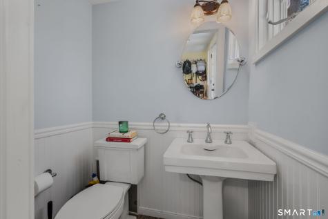 28 Blake Street Essex CT 06442