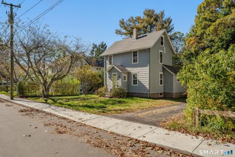 28 Blake Street Essex CT 06442