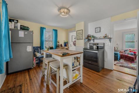 28 Blake Street Essex CT 06442