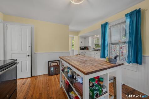 28 Blake Street Essex CT 06442