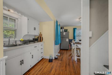 28 Blake Street Essex CT 06442