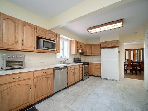 1681 Litchfield Turnpike Woodbridge CT 06525