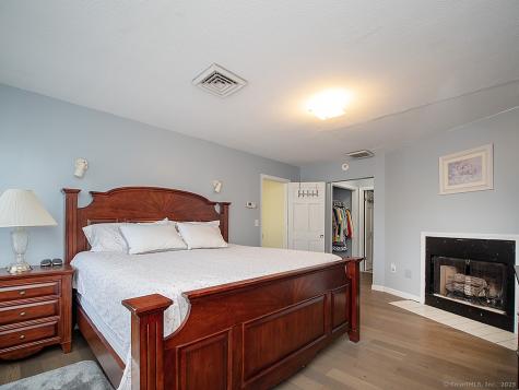 1681 Litchfield Turnpike Woodbridge CT 06525