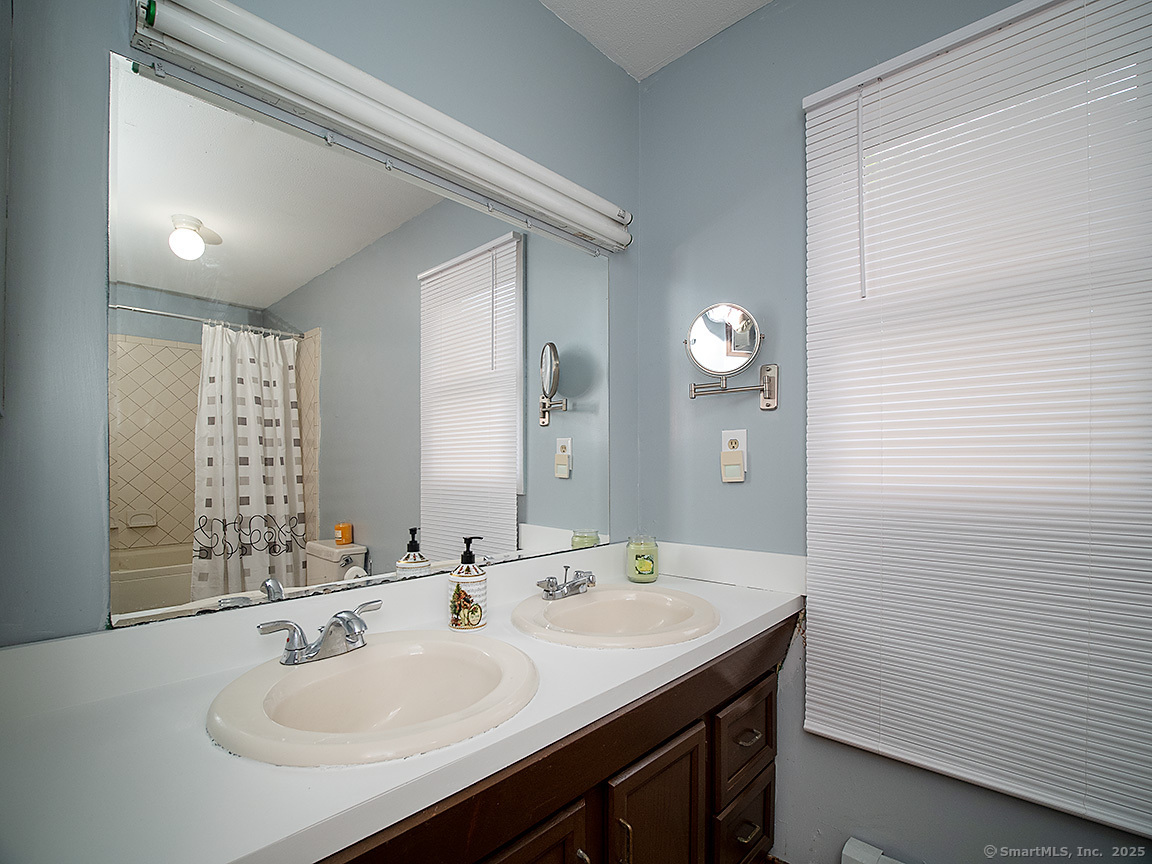 1681 Litchfield Turnpike Woodbridge CT 06525