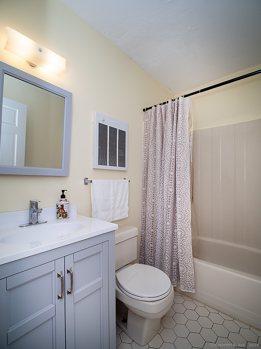 1681 Litchfield Turnpike Woodbridge CT 06525