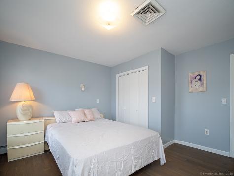 1681 Litchfield Turnpike Woodbridge CT 06525